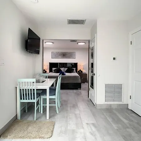 Steps From The Beach, Renovated 1Bd 1 Bth Clearwater Beach Exterior photo