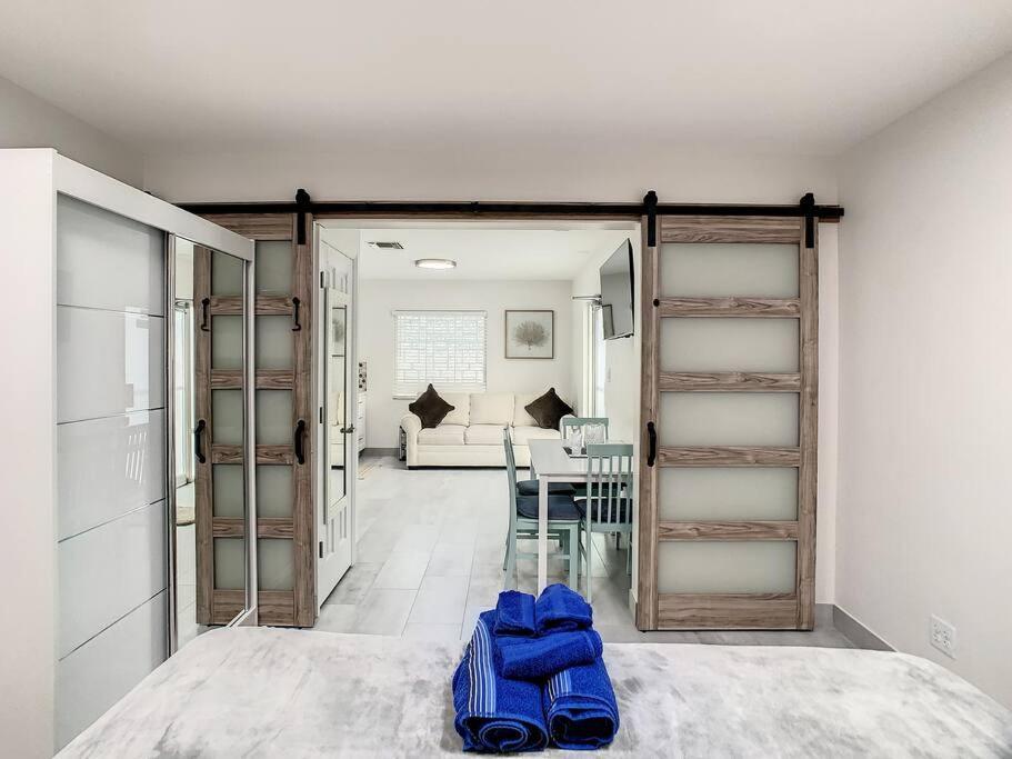 Steps From The Beach, Renovated 1bd 1 Bth Hébergement de vacances